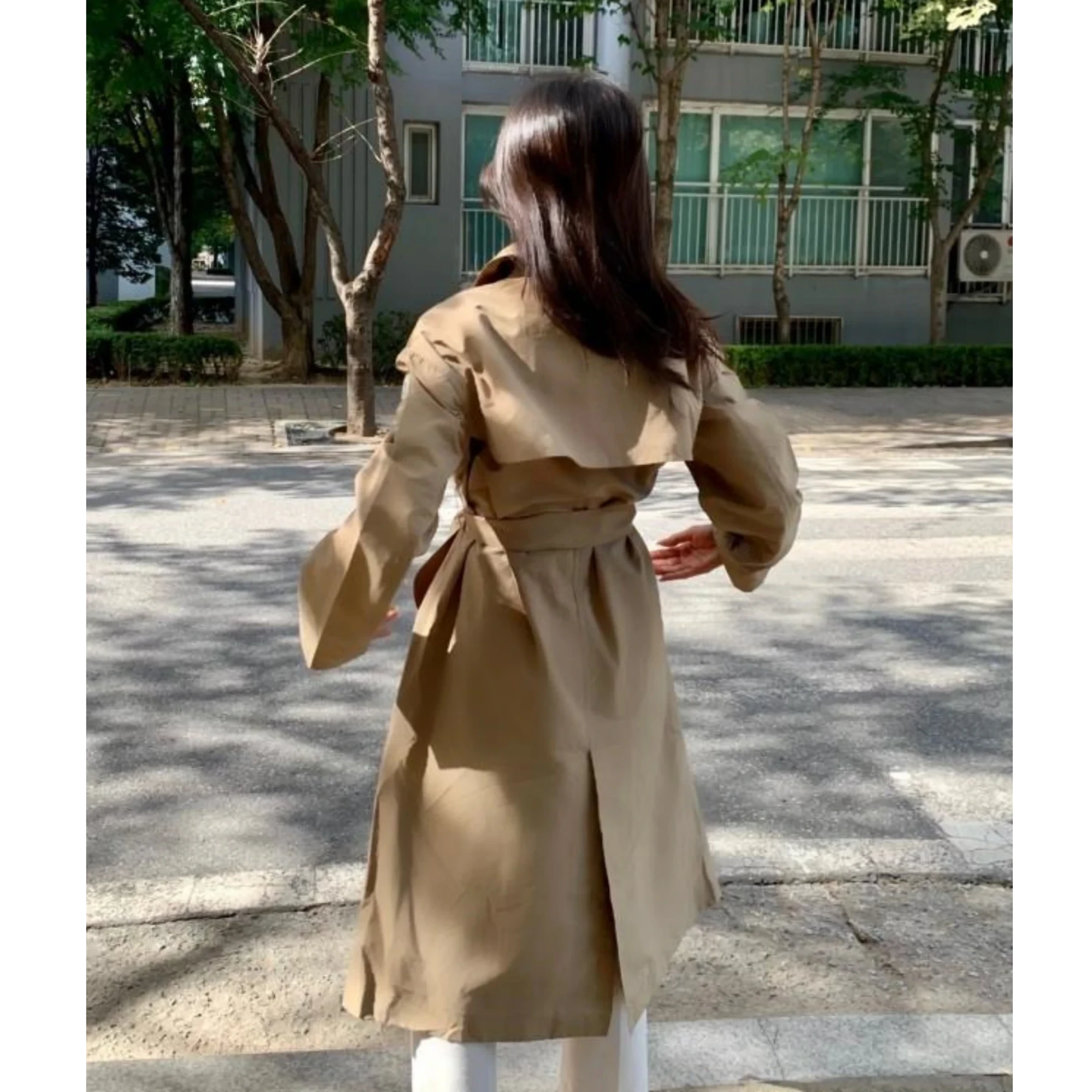 몽클레어 스티비덴 트렌치 코트 착용 이미지