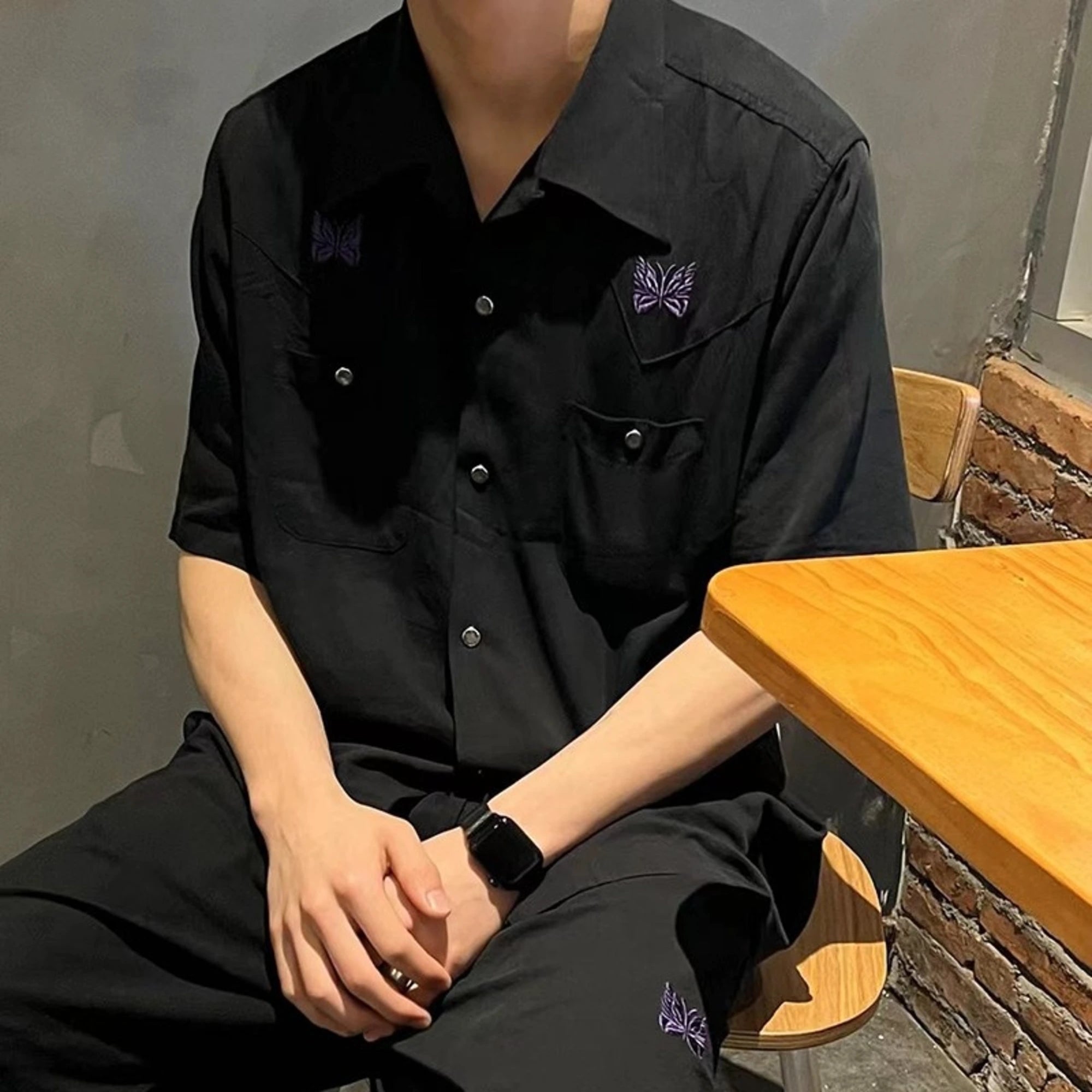 니들스 카우보이 반팔 셔츠 착용 이미지
