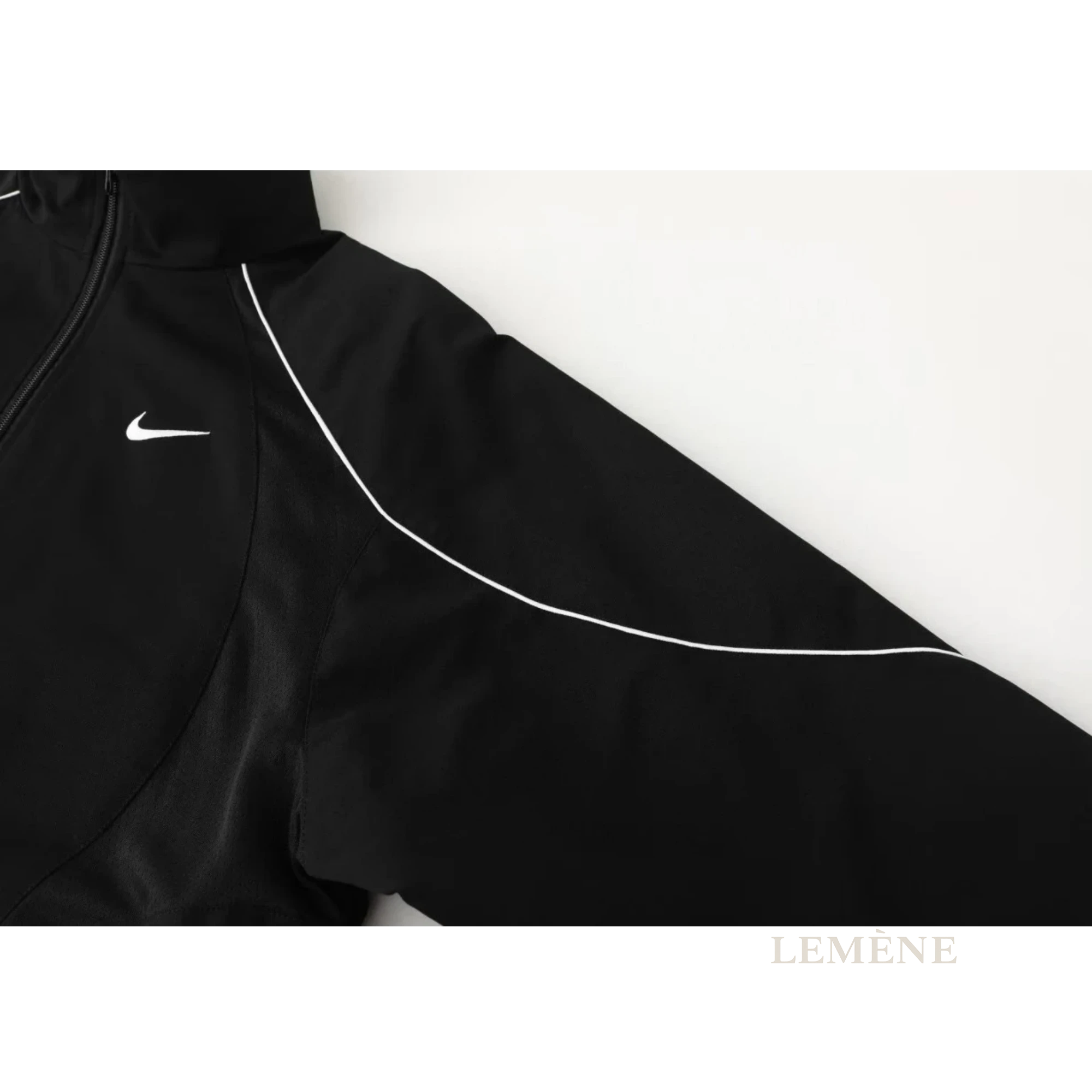 나이키 X 슈프림 트랙 자켓 디테일 이미지