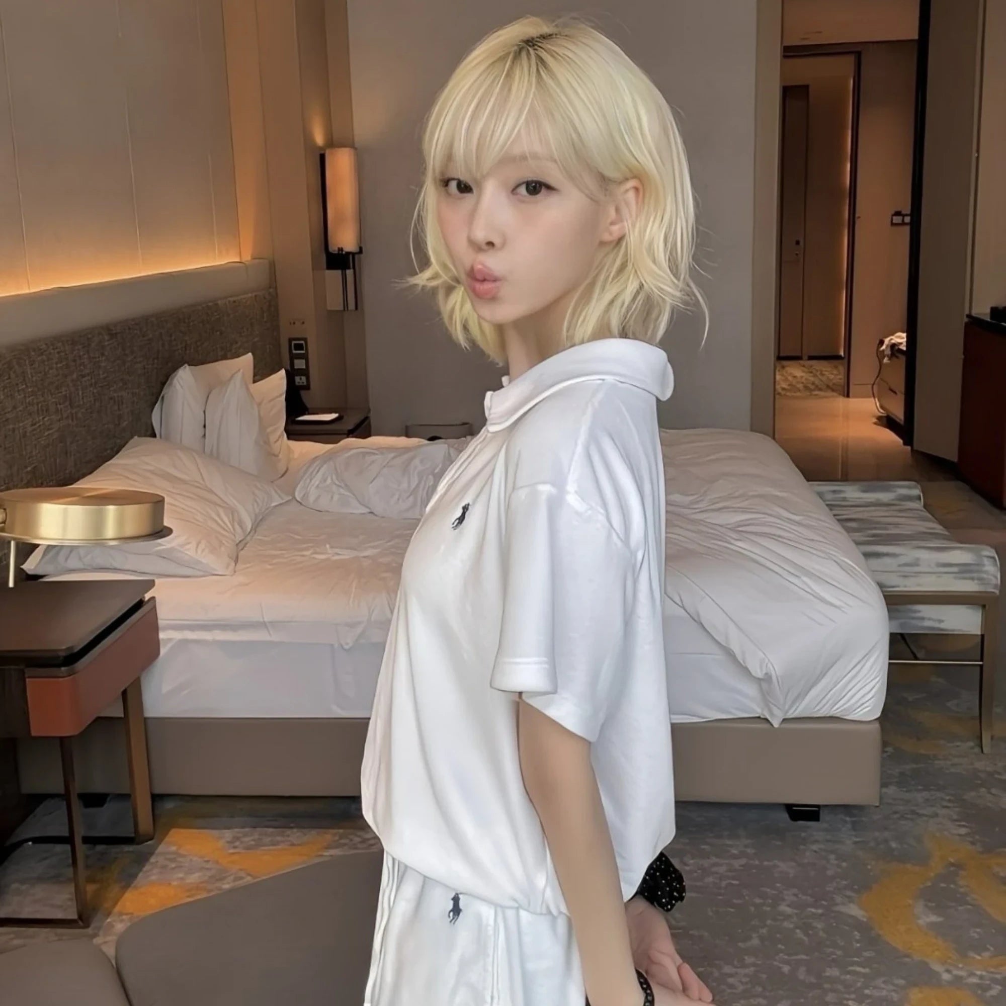 폴로 랄프로렌 폴로 반팔 티셔츠 착용 이미지