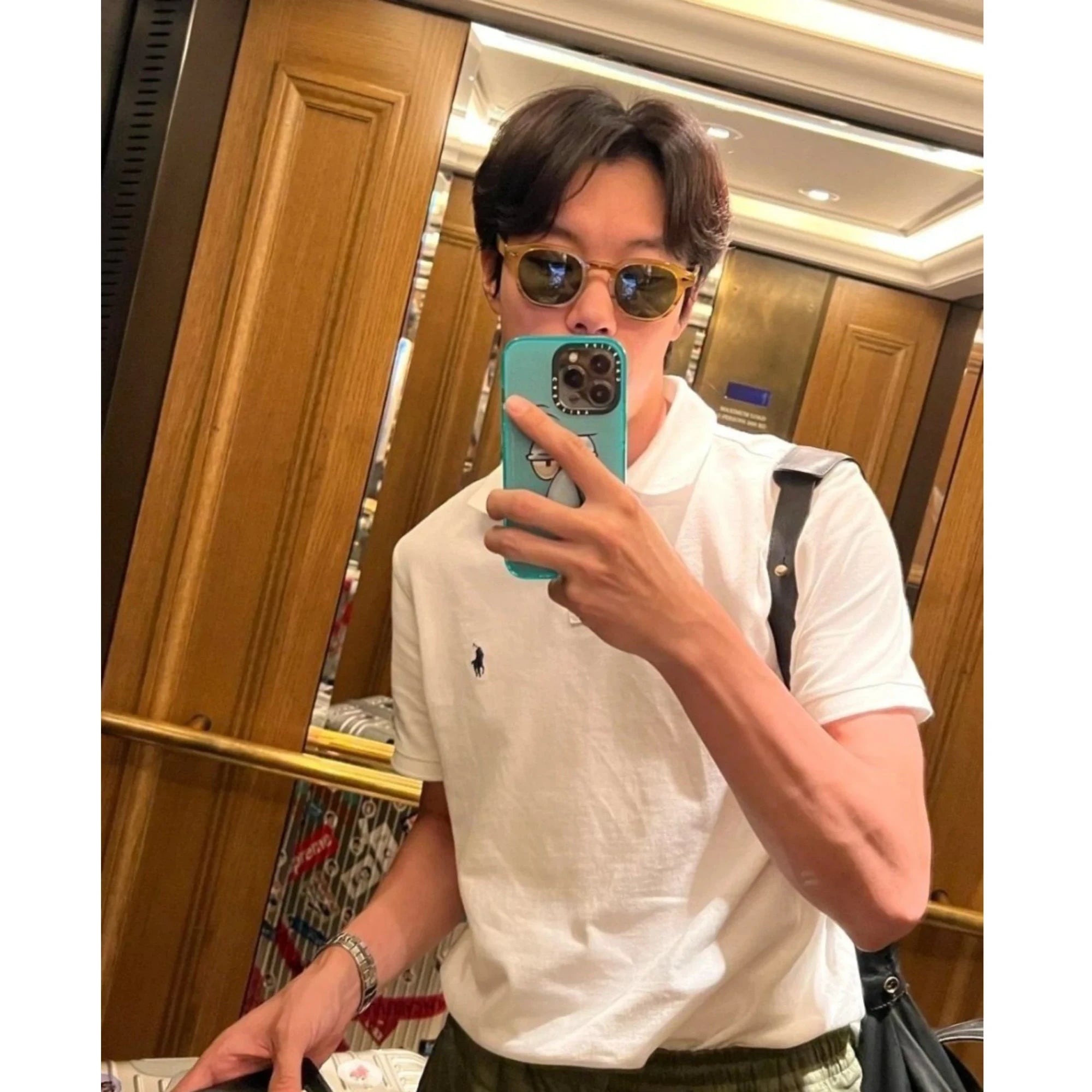 폴로 랄프로렌 폴로 반팔 티셔츠 착용 이미지