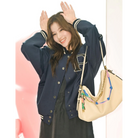 프라다 에메 라지 가죽 숄더백 1BC228 착용 이미지