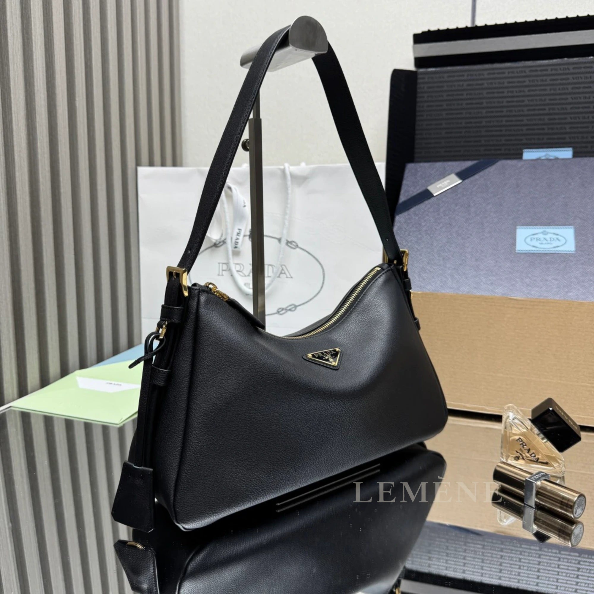 프라다 에메 미디엄 가죽 숄더백 1BC229 디테일 이미지