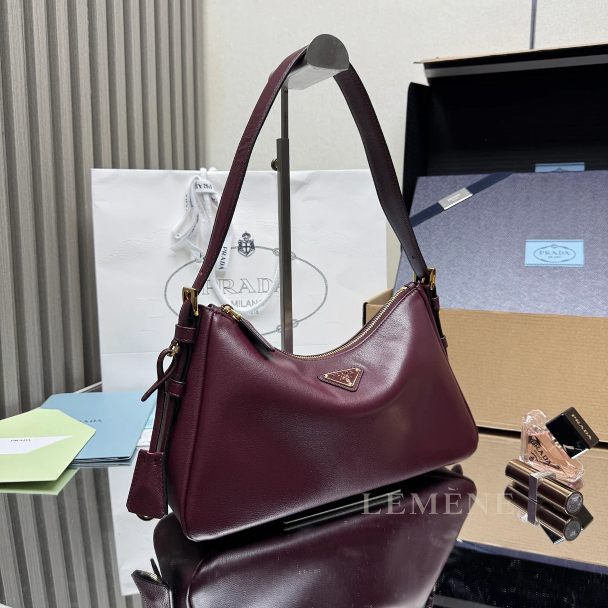 프라다 에메 미디엄 가죽 숄더백 1BC229 디테일 이미지