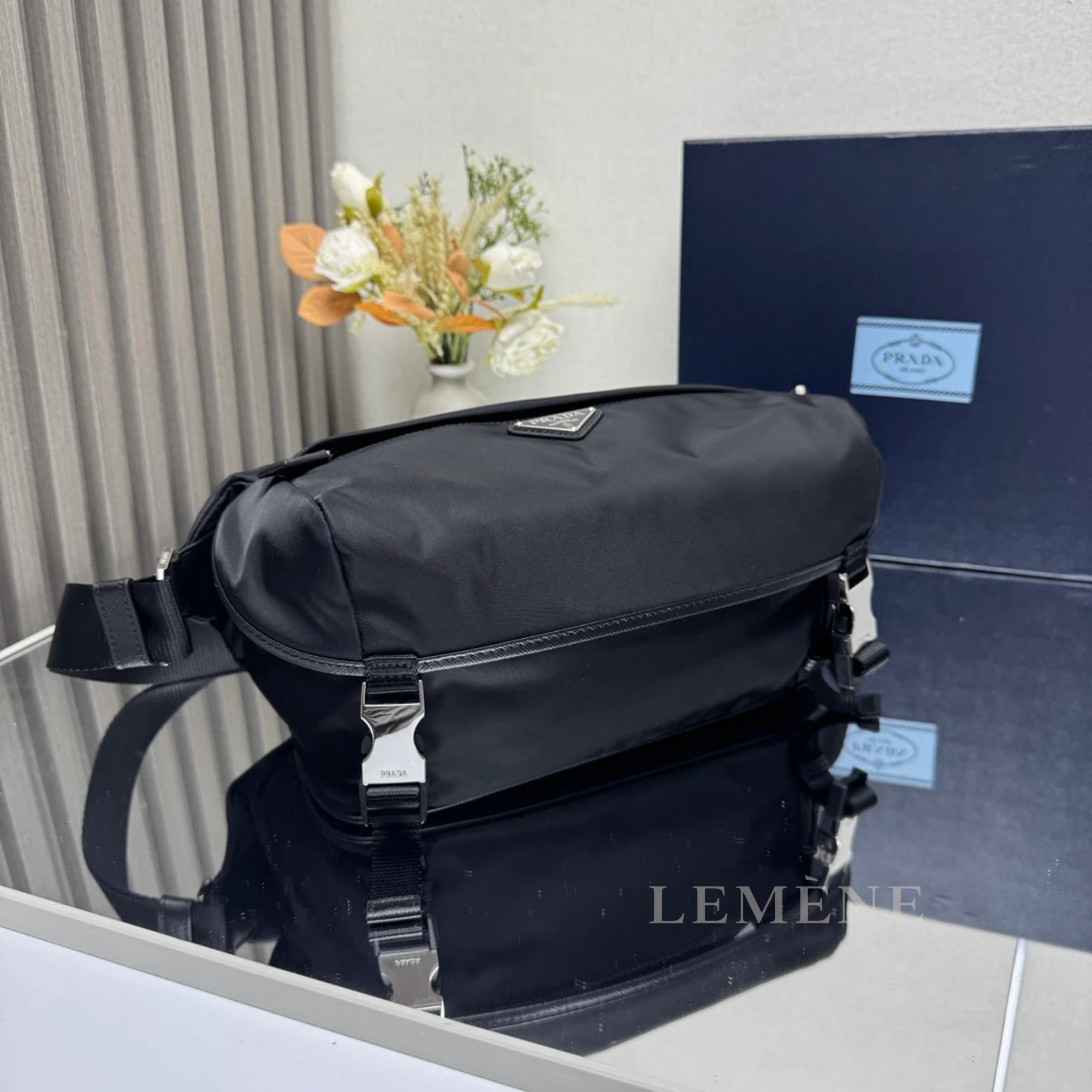프라다 미디엄 바이커백 2VH994 디테일 이미지