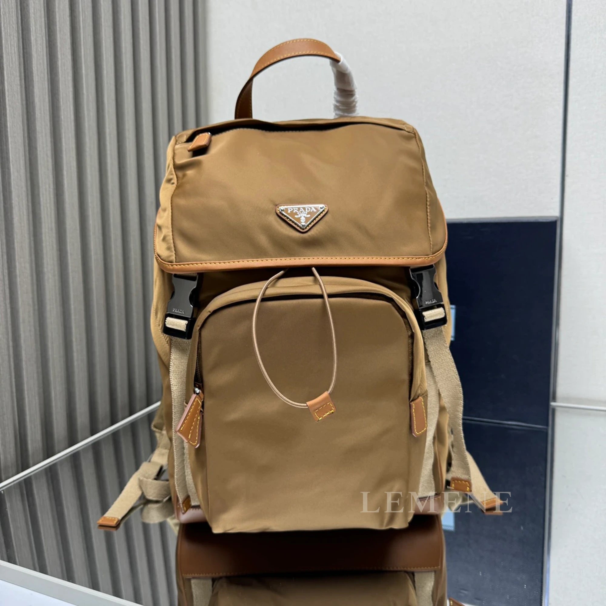 프라다 리나일론 백팩 2VZ135 디테일 이미지