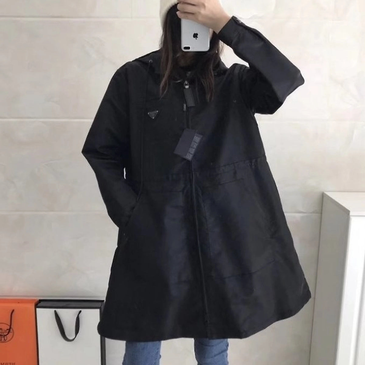 프라다 리나일론 개버딘 여성 레인 재킷 AA24674 착용 이미지