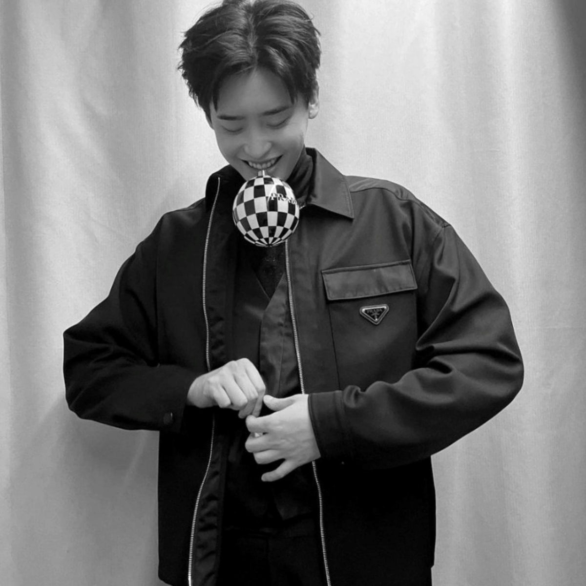 프라다 리나일론 오버 셔츠 착용 이미지