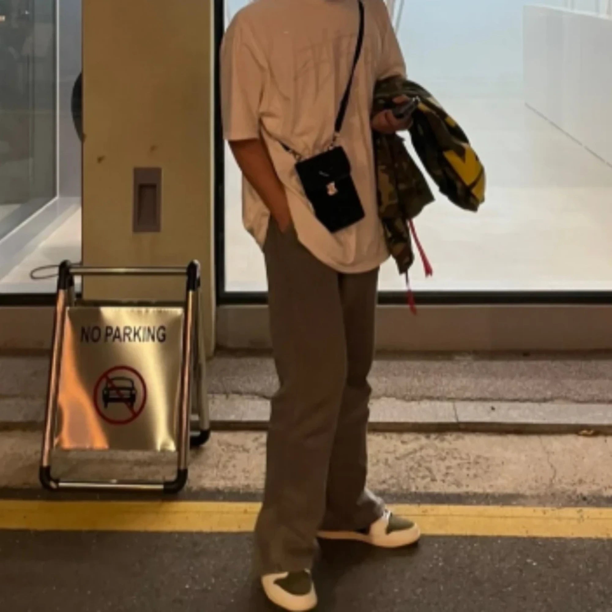 스투시 비치루트 반팔 티셔츠 착용 이미지