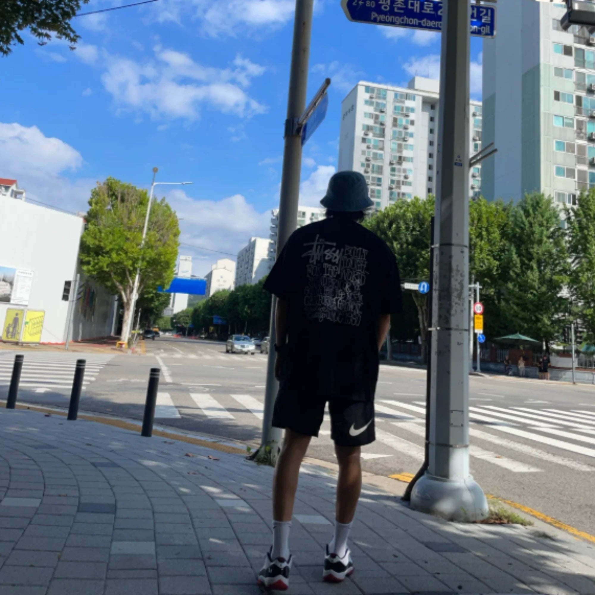 스투시 캘리포니아 반팔 티셔츠 착용 이미지