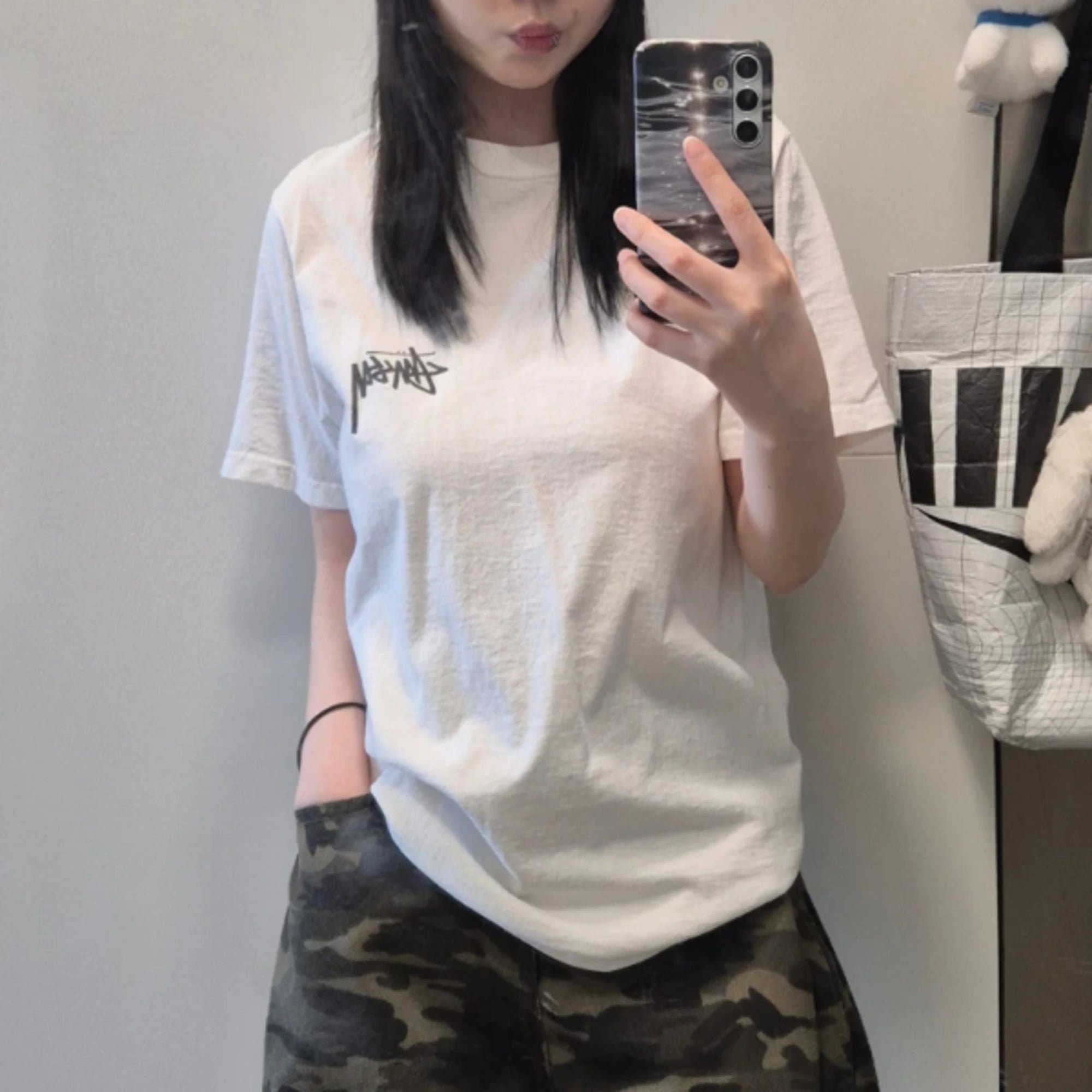 스투시 체리 오버핏 반팔 티셔츠 착용 이미지