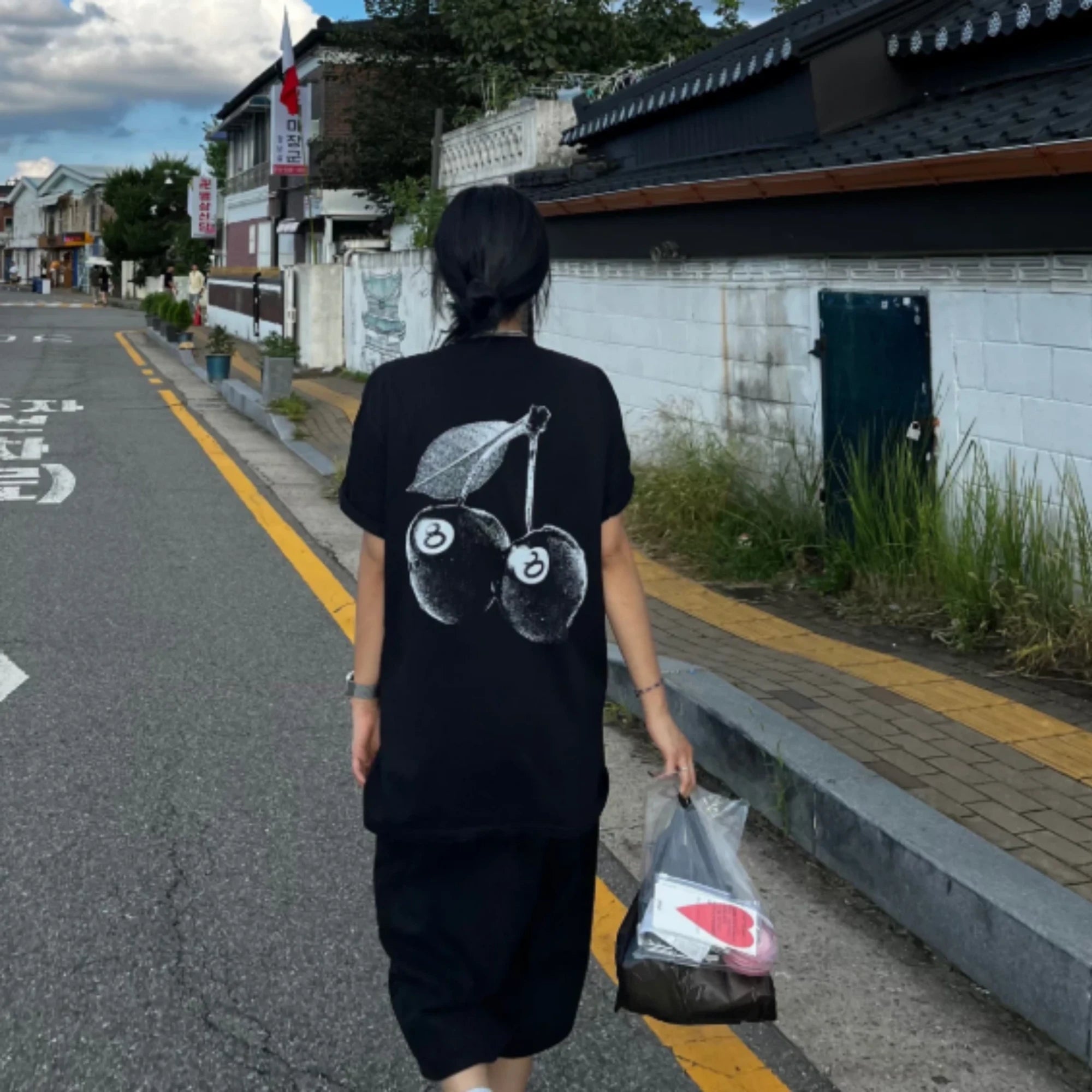 스투시 체리 반팔 티셔츠 착용 이미지