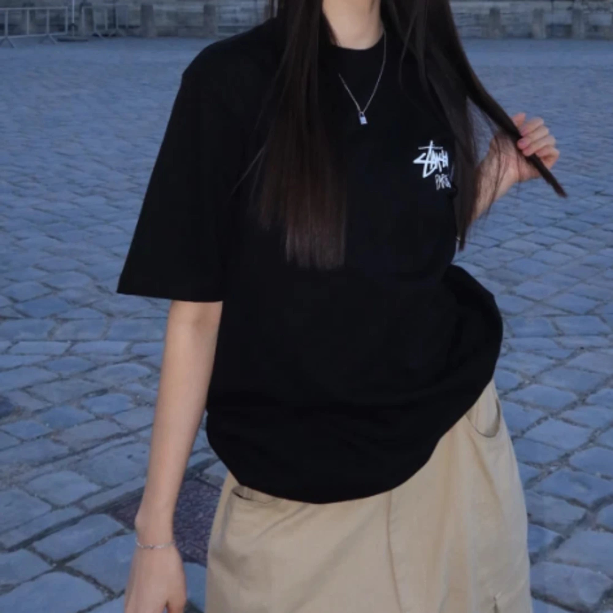 스투시 스탁 파리 반팔 티셔츠 착용 이미지