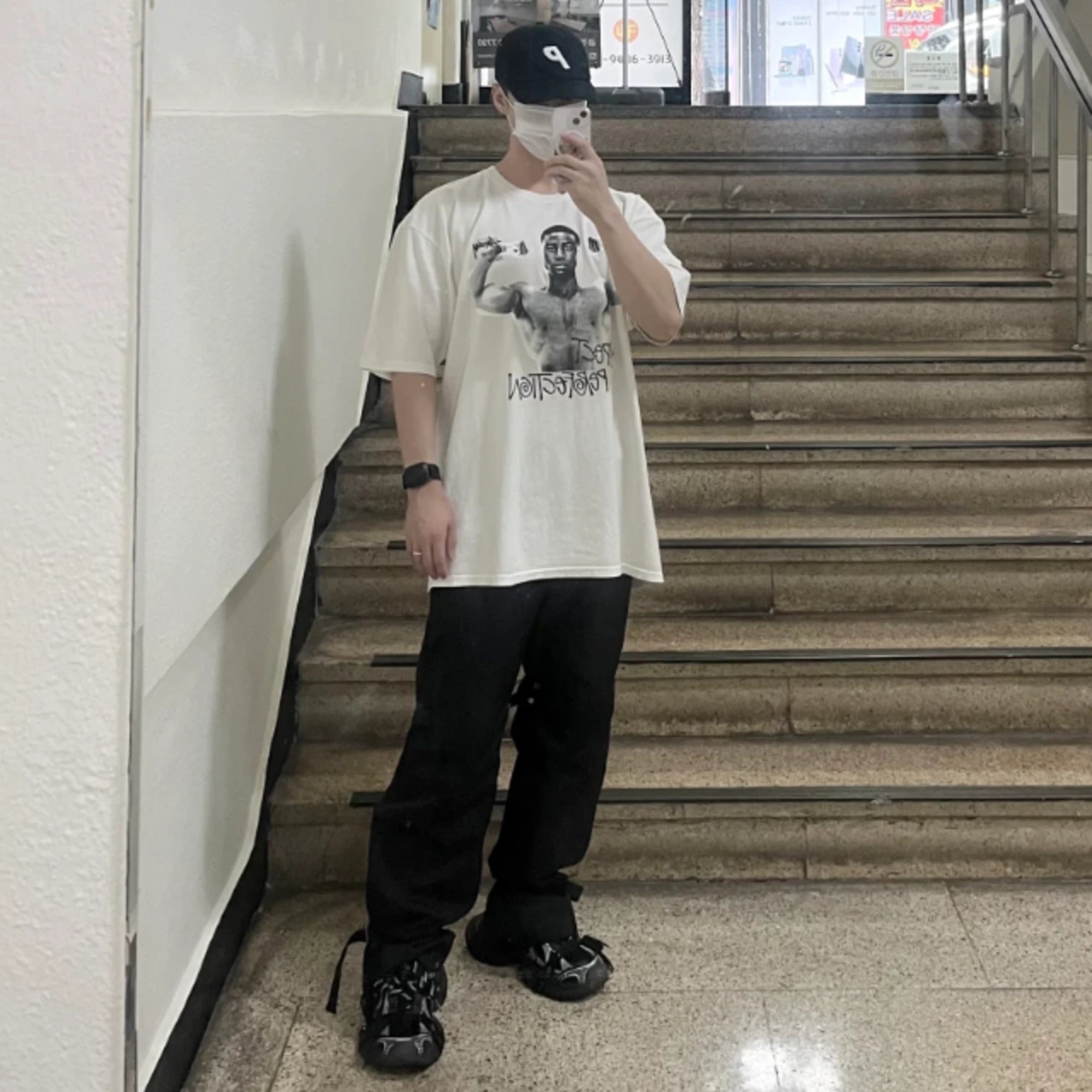스투시 X 마틴 로즈 스탠드 펌 반팔 티셔츠 착용 이미지