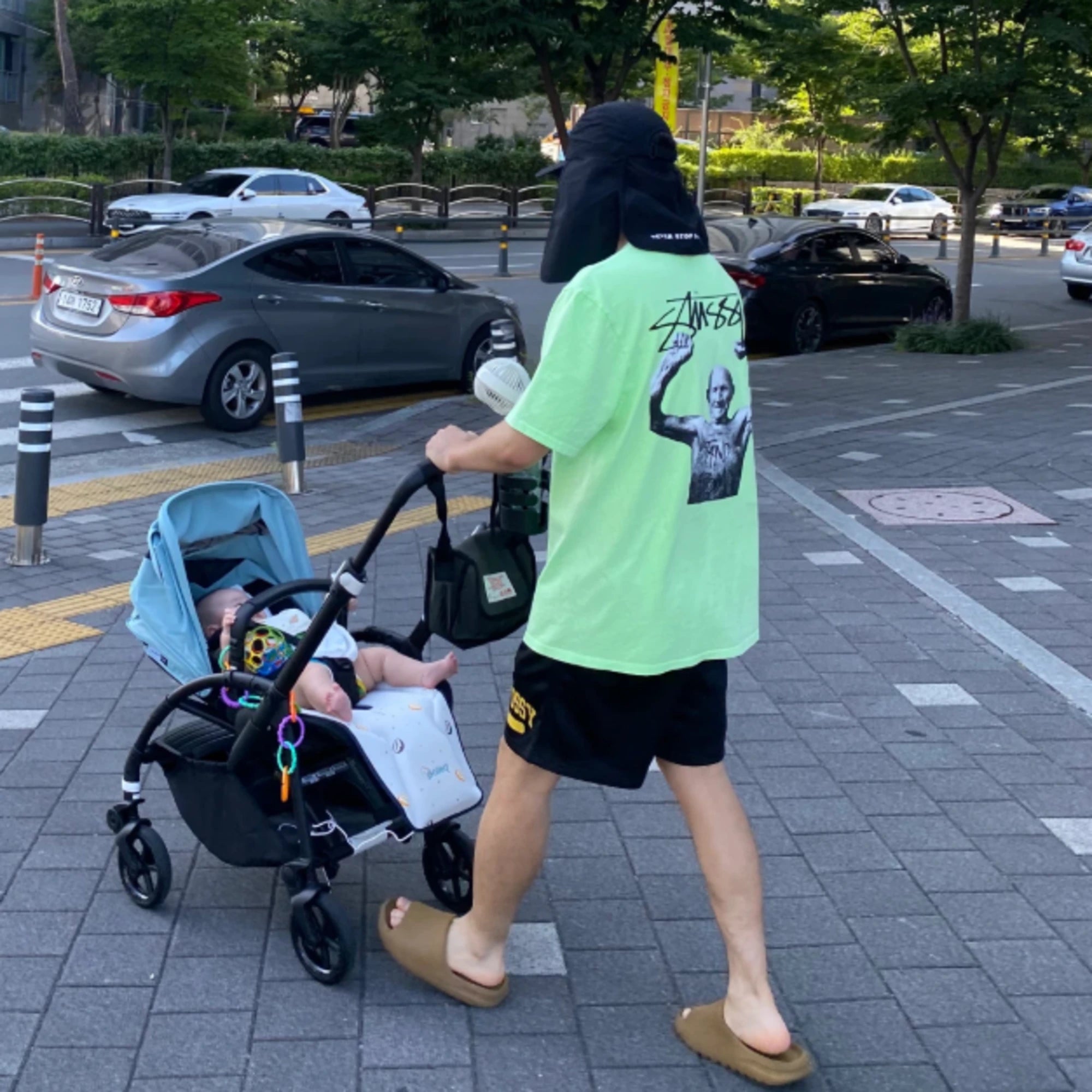 스투시 X 마틴 로즈 스탠드 펌 반팔 티셔츠 착용 이미지