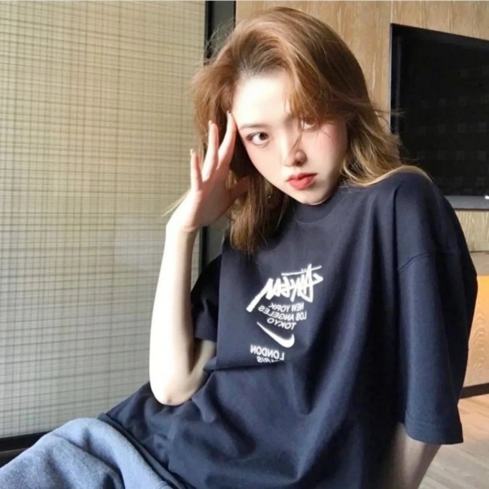 나이키 x 스투시 인터내셔널 반팔 티셔츠 착용 이미지