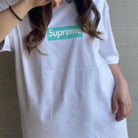 슈프림 X 티파니앤코 박스 로고 반팔 티셔츠 착용 이미지