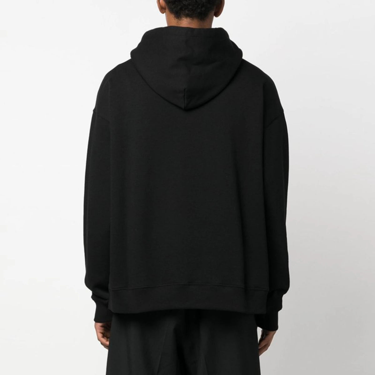 발렌티노 VLTN 로고 후드티 E73549 착용 이미지