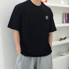 우영미 백로고 반팔 티셔츠 착용 이미지