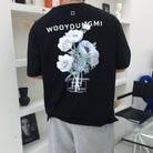 우영미 플라워 백로고 반팔 티셔츠 W233TS06708B 착용 이미지