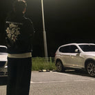 우영미 플라워 백로고 후드 티셔츠 착용 이미지