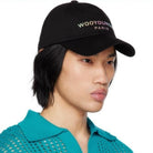 우영미 렌티큘러 엠브로이드 볼 캡 착용 이미지