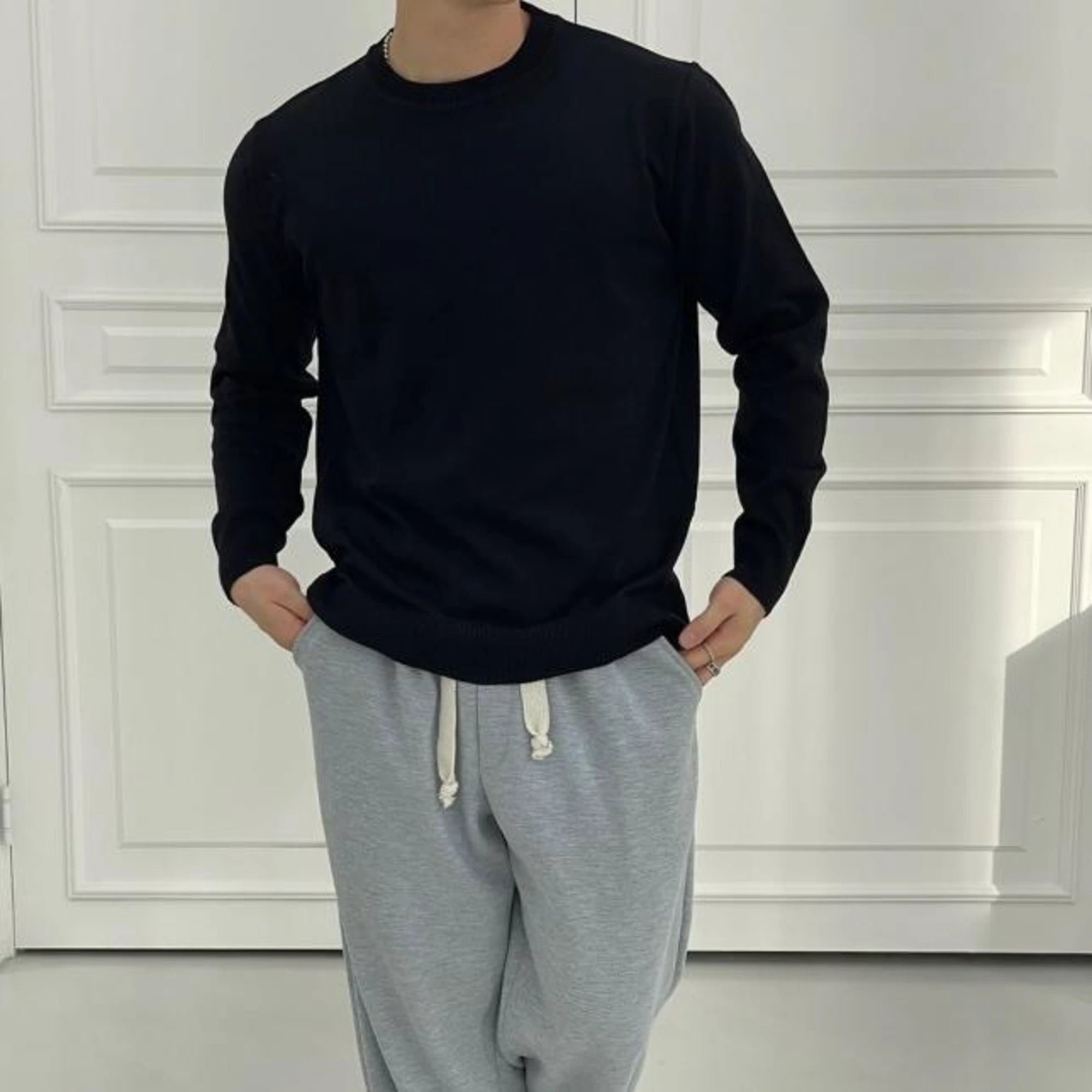 우영미 롱슬리브 스웨터 착용 이미지