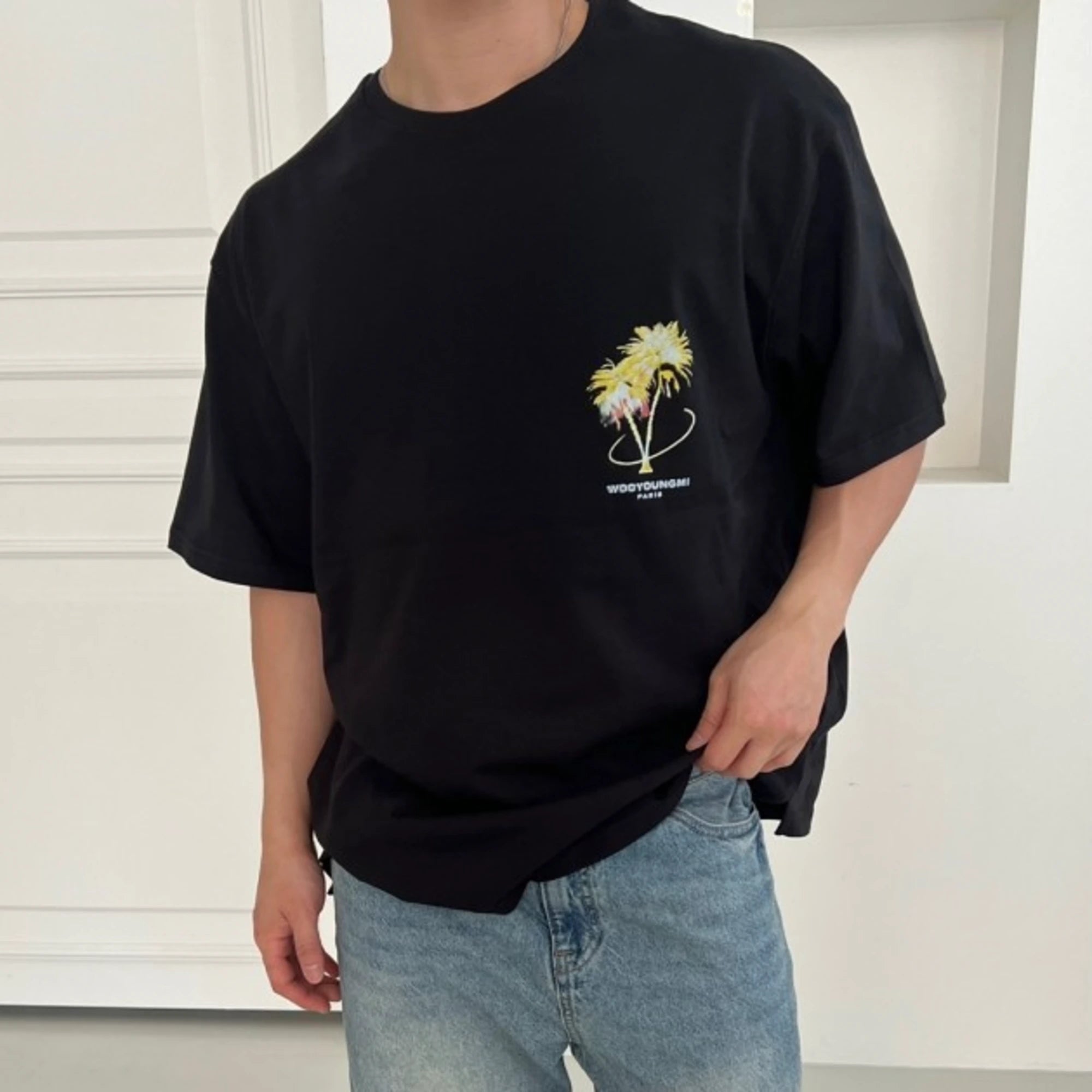 우영미 야자수 그래픽 반팔 티셔츠 착용 이미지
